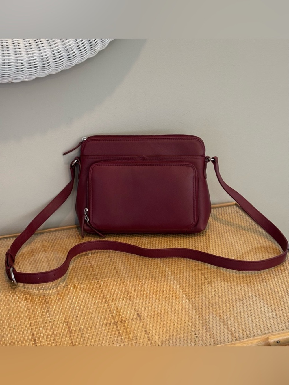 ili New York - RFID blocking Leather purse / bag new without tags!